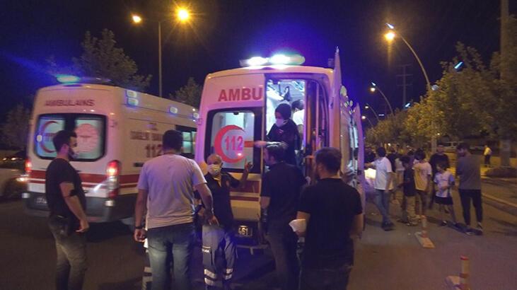 Silahlı saldırganlar yoldan geçen baba ve oğlu yaraladı